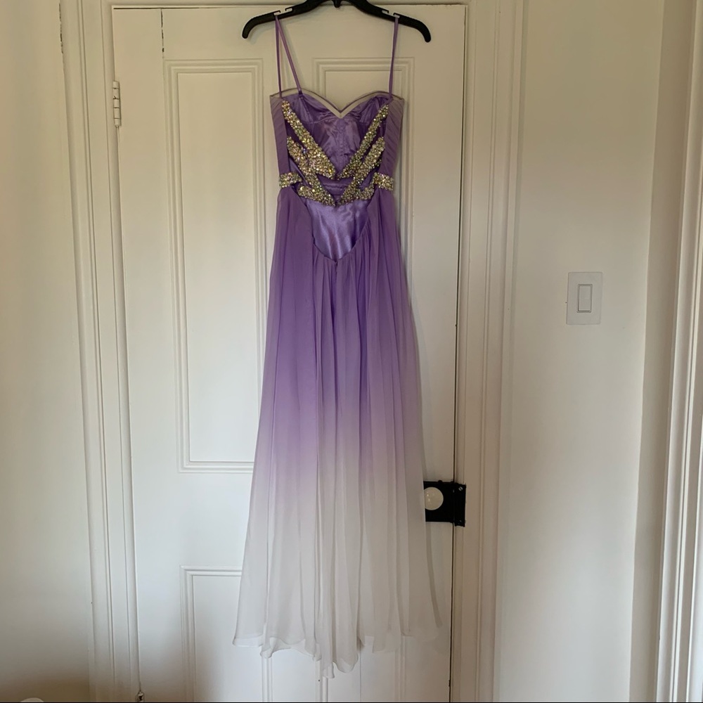 La Femme Prom / Wedding / Grad Formal dress, size 2 - Picture 6 of 16